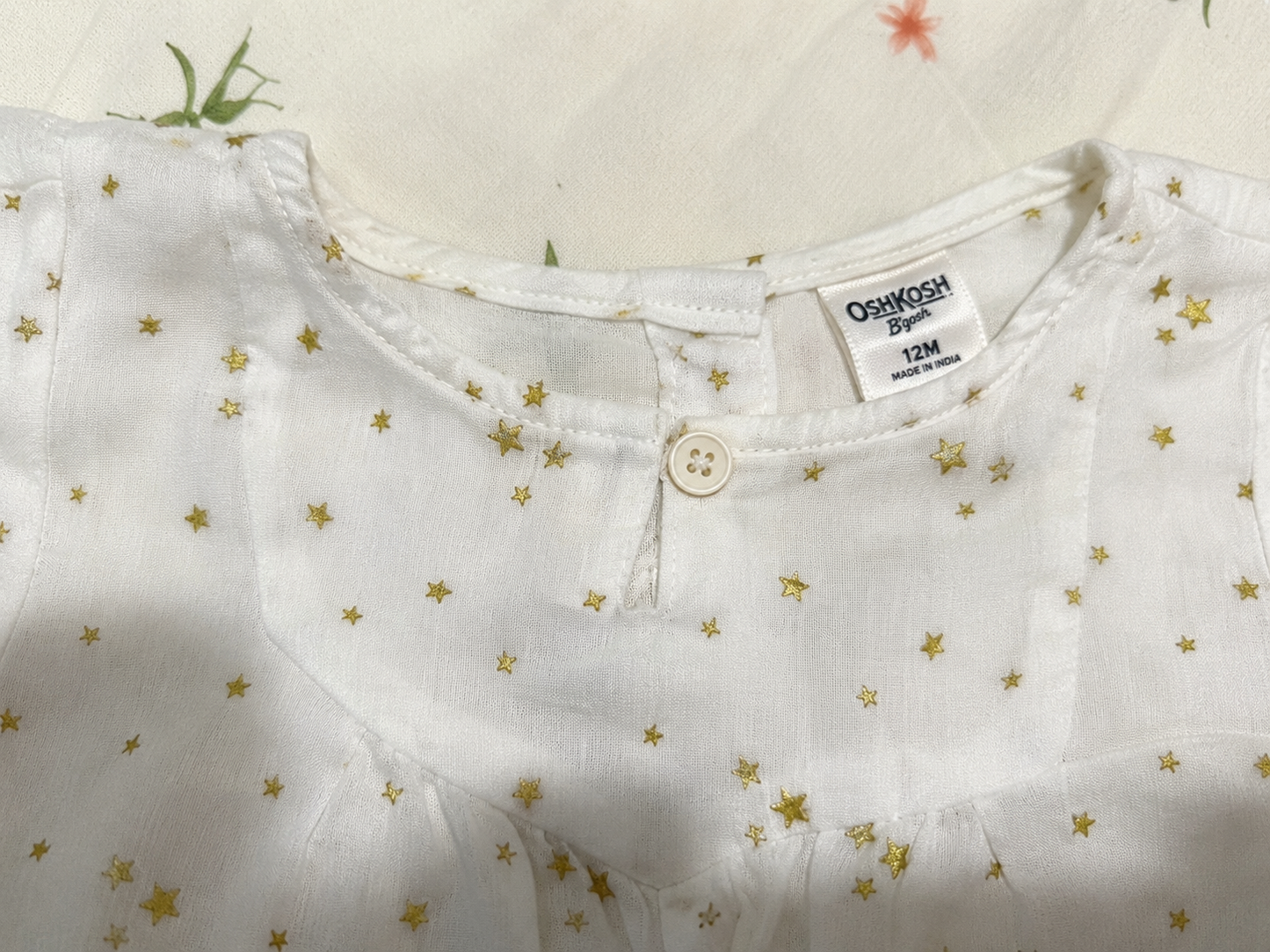 OshKosh B'gosh Baby Long Sleeve Bodysuit – White with Gold Stars – 12 Months